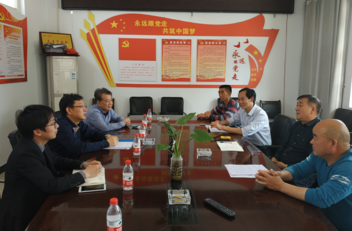 公司董事長(zhǎng)李友生走訪(fǎng)定點(diǎn)扶貧村